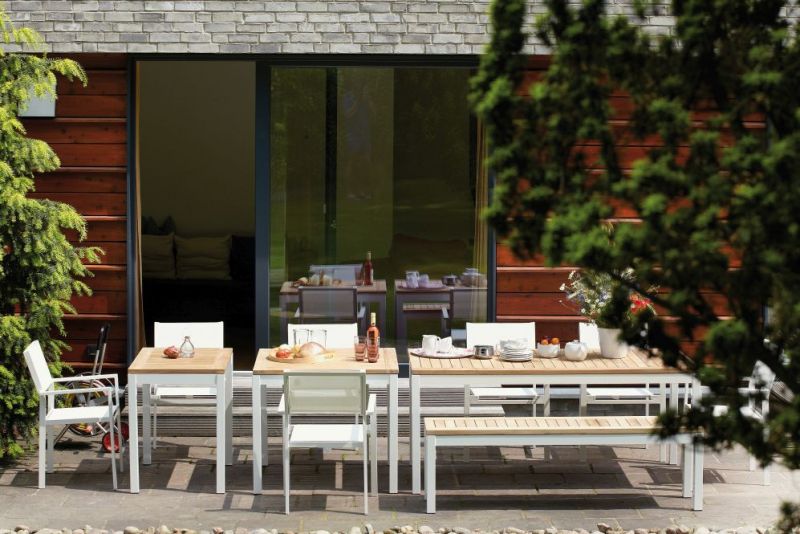 Contract Table 80x80 cm Piétement aluminium laqué blanc par poudrage / Plateau teck Jan Kurtz OFFRE SPECIALE
